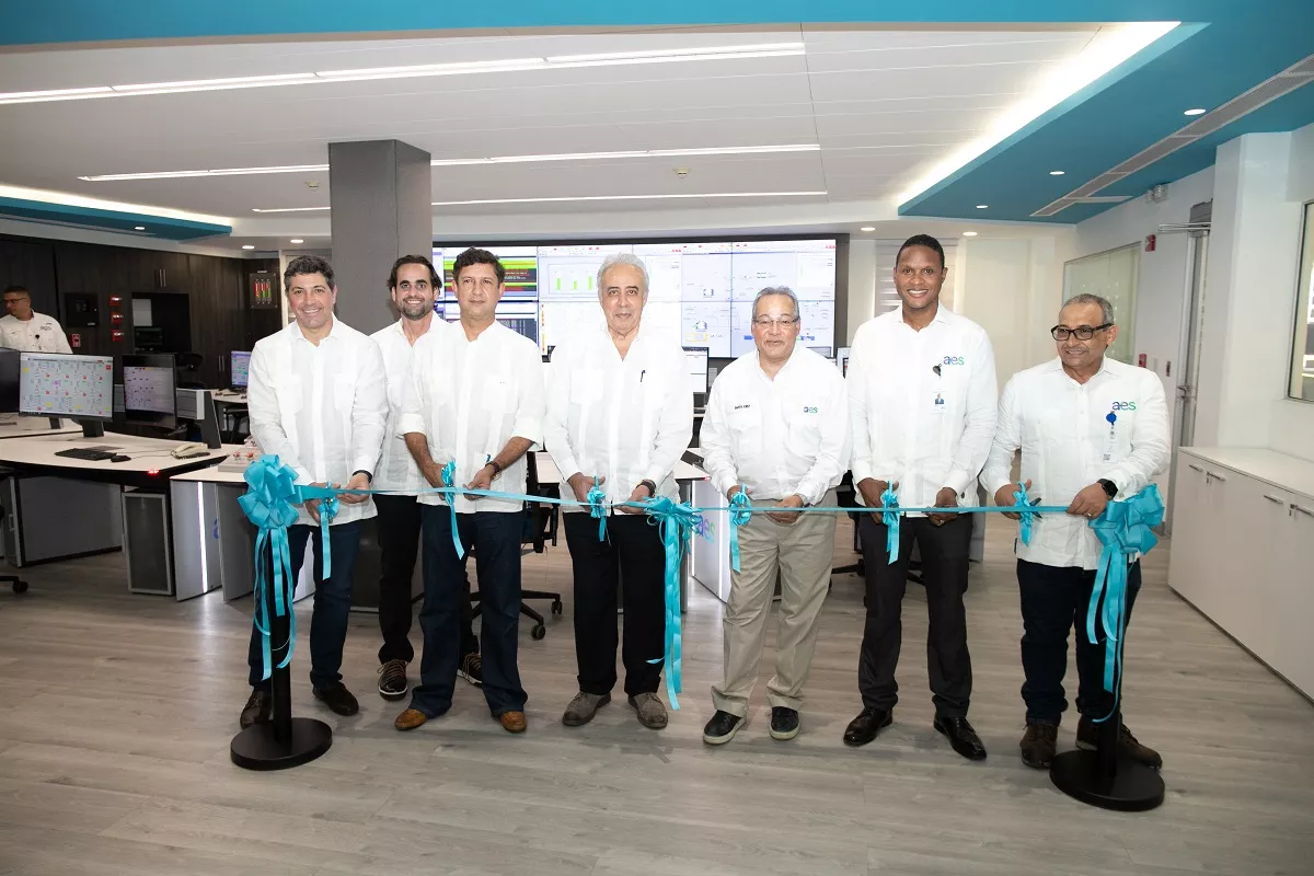 Desde la moderna plataforma, ubicada en el complejo energético AES Andrés en Boca Chica, AES Dominicana unifica el control de sus centrales térmicas. (1)