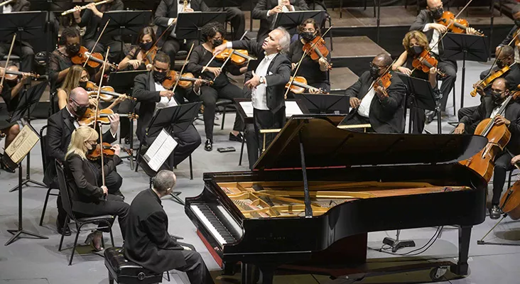 Maestro José Antonio Molina y OSN