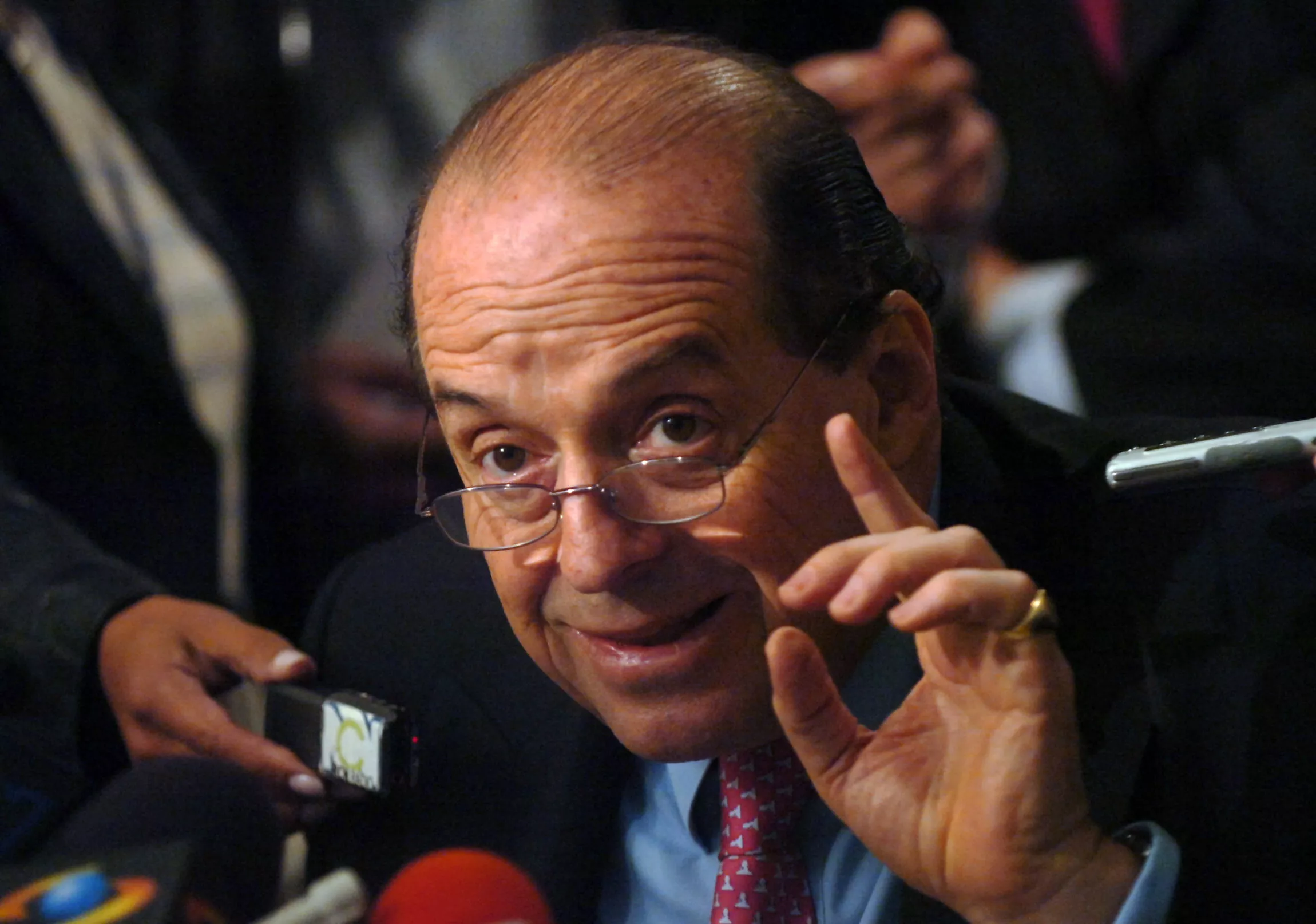 Petro designa como canciller al exnegociador de paz Álvaro Leyva Durán