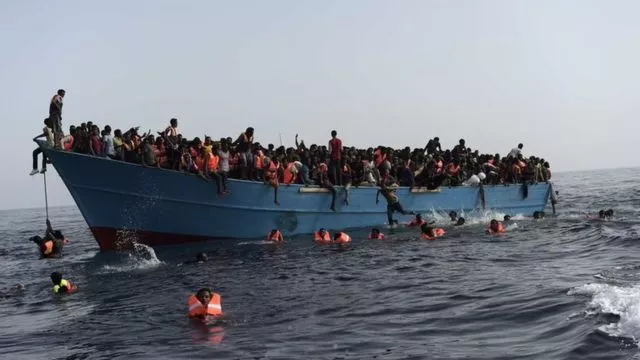 _125679559_boat1