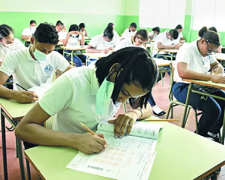 Estudiantes  ayer en  Pruebas Nacionales.   JOSE DE LEON