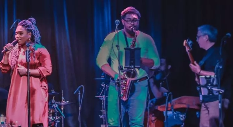 Parte de la banda Retro Jazz, que dirige Pengbian Sang.