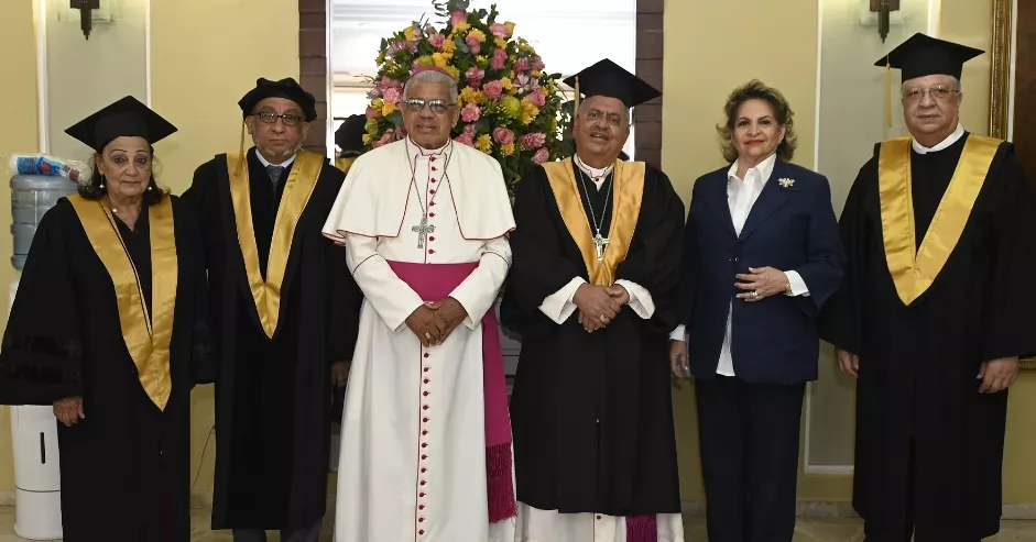 Zeneyda de Jesús Contreras, Francisco Cruz Pascual, monseñor Francisco Ozoria Acosta, monseñor Ramón Benito Ángeles, Alexandra Izquierdo y Ramón García.