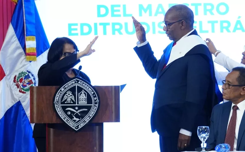 Momentos en que Editrudis  quedó juramentado en UASD.