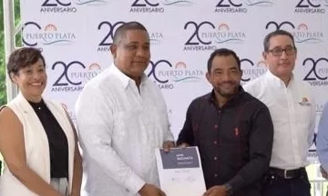 Parte de la comisión que firmó el acuerdo.