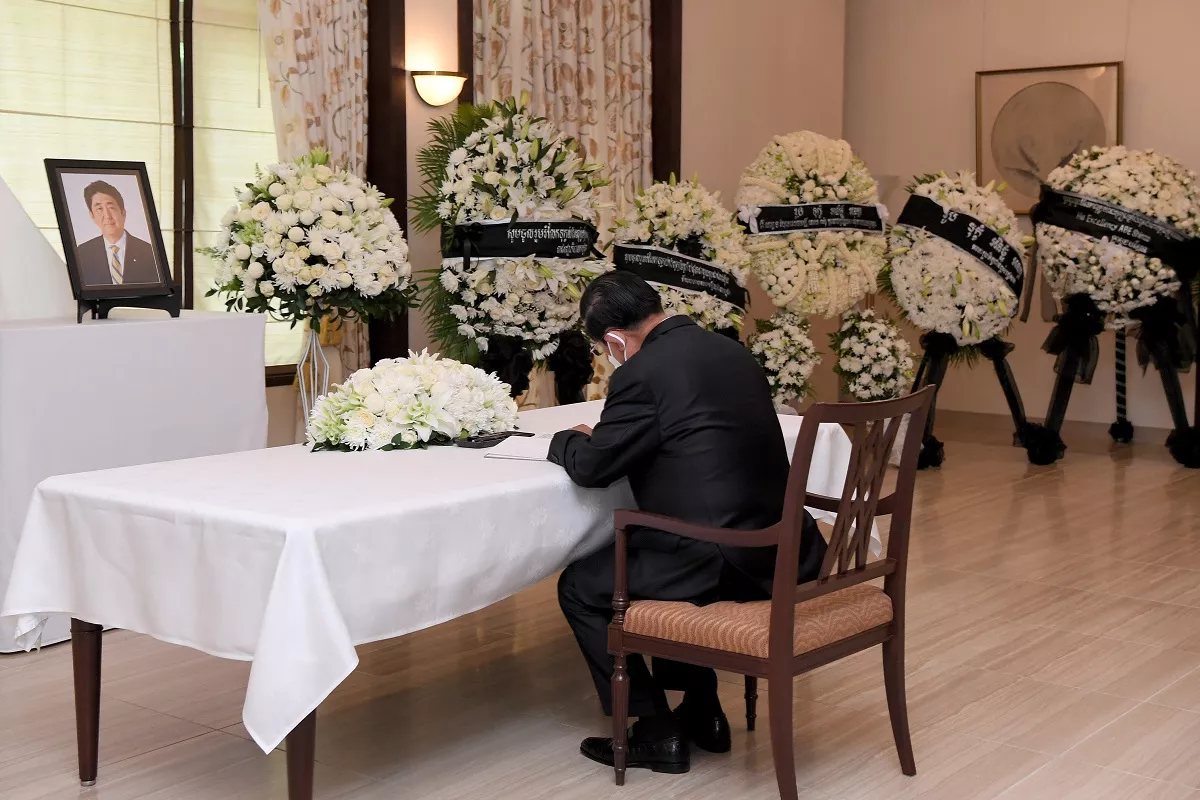 Cambodian Prime Minister Hun Sen pays respect to death of Shinzo Abe