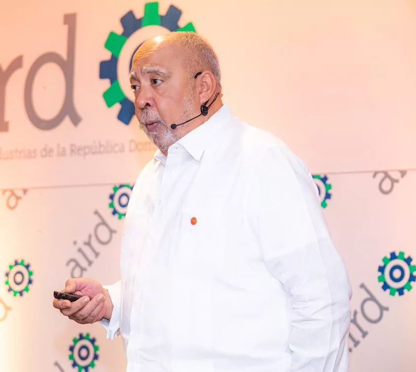 Julio Sánchez Maríñez indicó que se debe acercar a los estudiantes de primaria y secundaria del país a las áreas de ingenierías, ciencias y tecnología