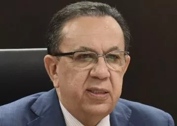 Héctor Valdez Albizu, gobernador del Banco Central.