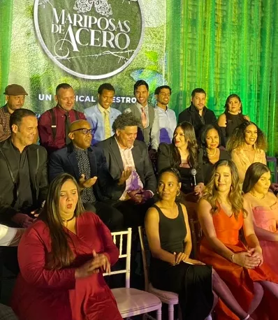 Parte de l elenco del musical