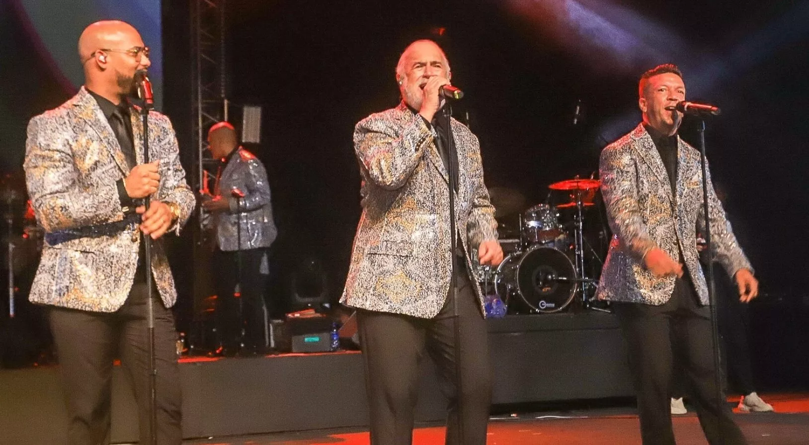 El Gran Combo de Puerto Rico durante su presentación en  el Teatro La Fiesta del hotel Jaragua.  fuente externa.