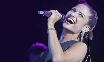 Natalia Jiménez se presenta en el Teatro Nacional.