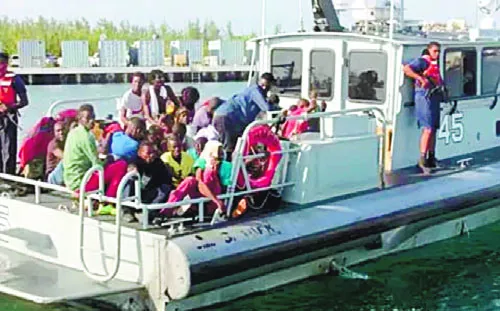 Entre los migrantes hay  92 hombres, 14 mujeres y 5 niños.
