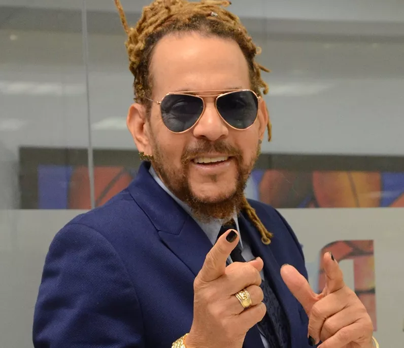 Toño Rosario viene con el disco “Espacio de Bachata”.
