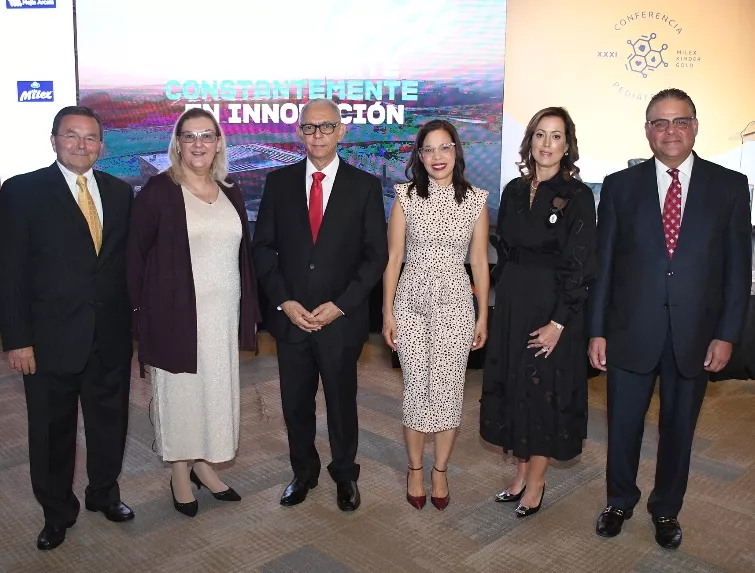 Jorgen Pedersen, Maya  Serrano, Elbi Morla, Carmen Rosario, Alexandra Mejía  y Raúl Rizik Yeb.