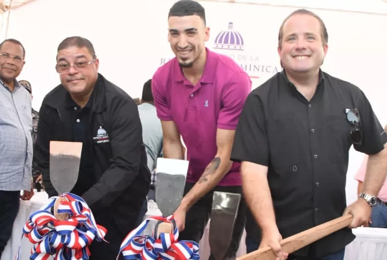Francisco Camacho, Chris Duarte y José Paliza, dan palazo.