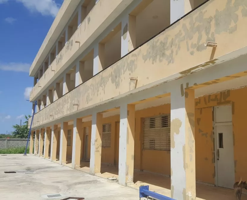 La escuela Prado de la Cana es una de las tantas por reparar.