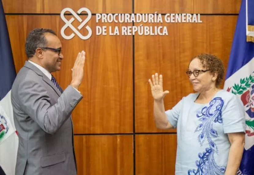 Vitervo Cabral,  juramentado por la procuradora  Germán.