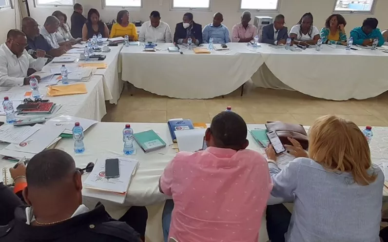 Los ejecutivos de la Confederación  se reunieron ayer.