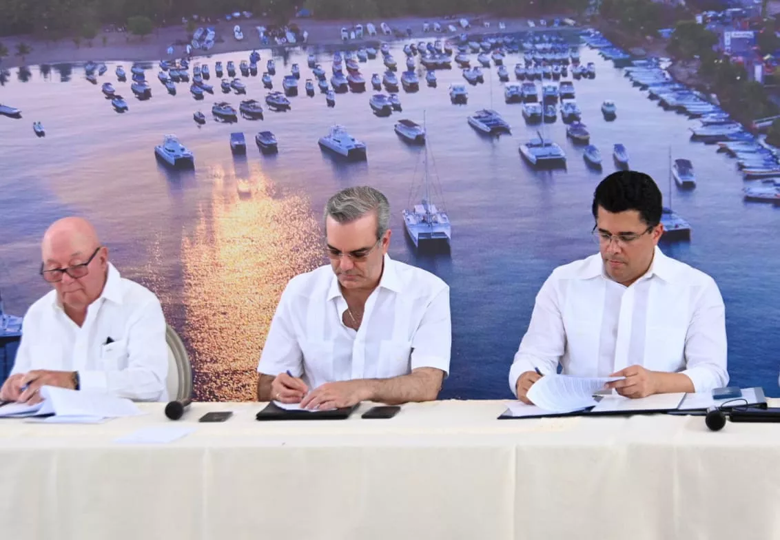 Firma compromiso reordenamiento Bayahíbe