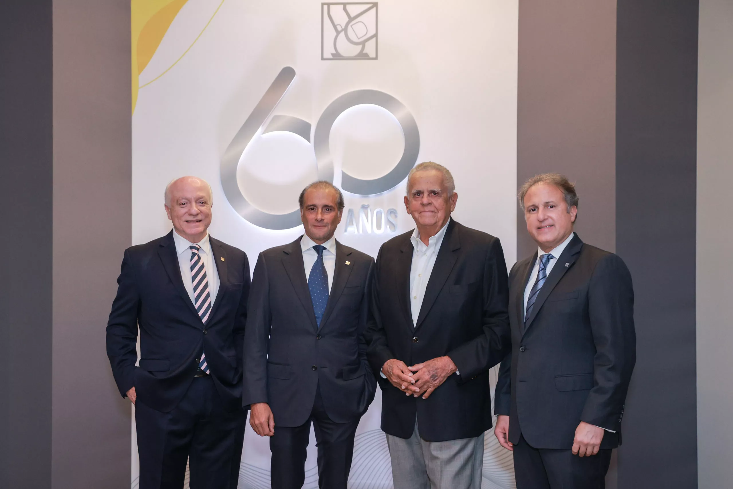 Pedro Esteva Troncoso, Lawrence Hazoury, Rafael Vitelio Bisonó y Gustavo Ariza.