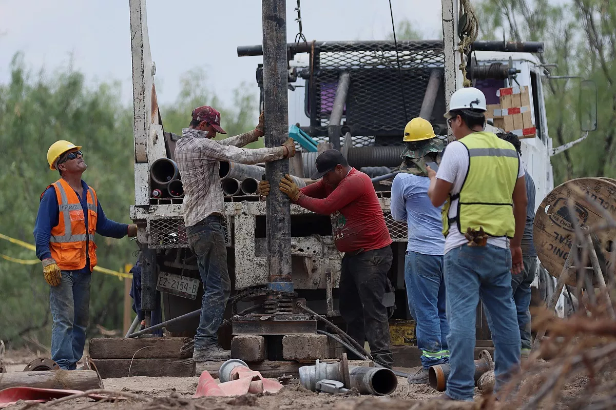 México analiza ayuda internacional para rescatar a 10 mineros atrapados