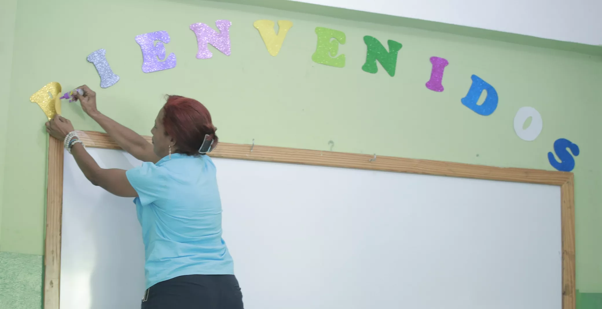En medio de algunas deficiencias, docentes preparan áreas de trabajo para recibir a los estudiantes en el nuevo año escolar 2022-23. Elieser tapia