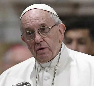 El papa  pide a los responsables detener la guerra.