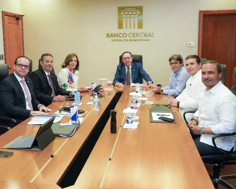 Reunión  entre ejecutivos del Banco Central y Asonahores.