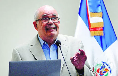 Roberto Cassá, director del Archivo General.   nicolás monegro.