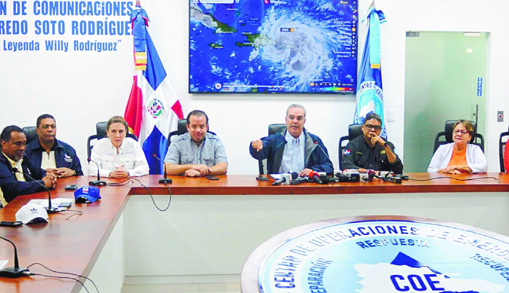 El presidente Abinader encabezó anoche una rueda de prensa en la sede del Centro de Operaciones de Emergencias.  Nicolás Mone