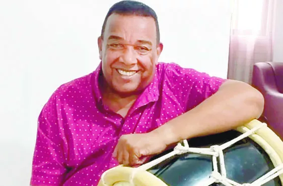 Juan Antonio Robles ha escrito mas de 400 canciones que han sido grabados por  famosos.