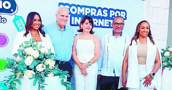 Yeomandry Collado, Dino Menicucci, Larissa  Saviñón, Pedro Marte y Yesenia Espinal.