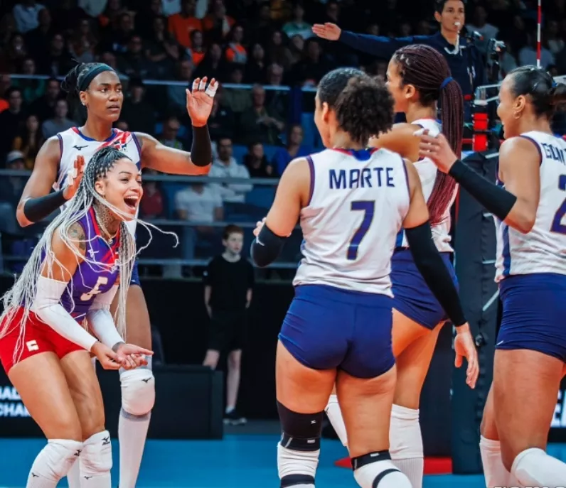 Reinas del Caribe celebran tras conseguir victoria.