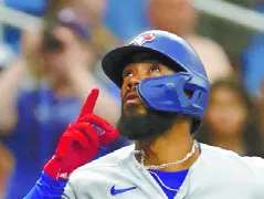 Teoscar Hernández  disparó jonrón ayer para Toronto. ap