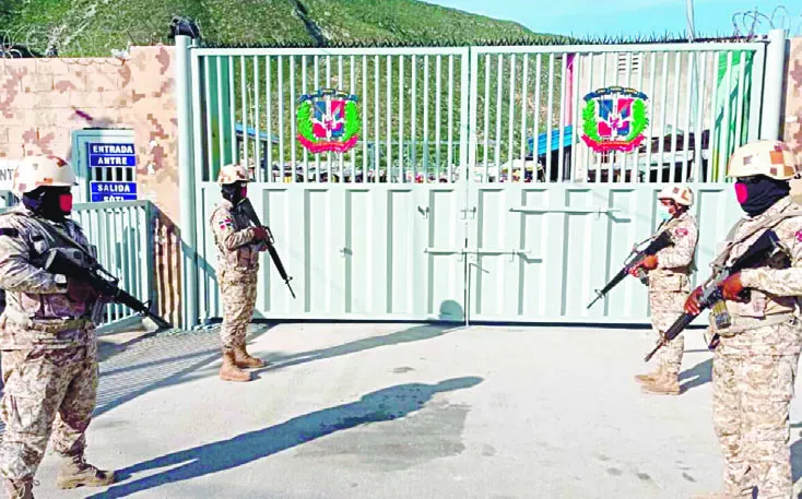 Ayer el Cesfront detuvo un autobús con 29 haitianos indocumentados.