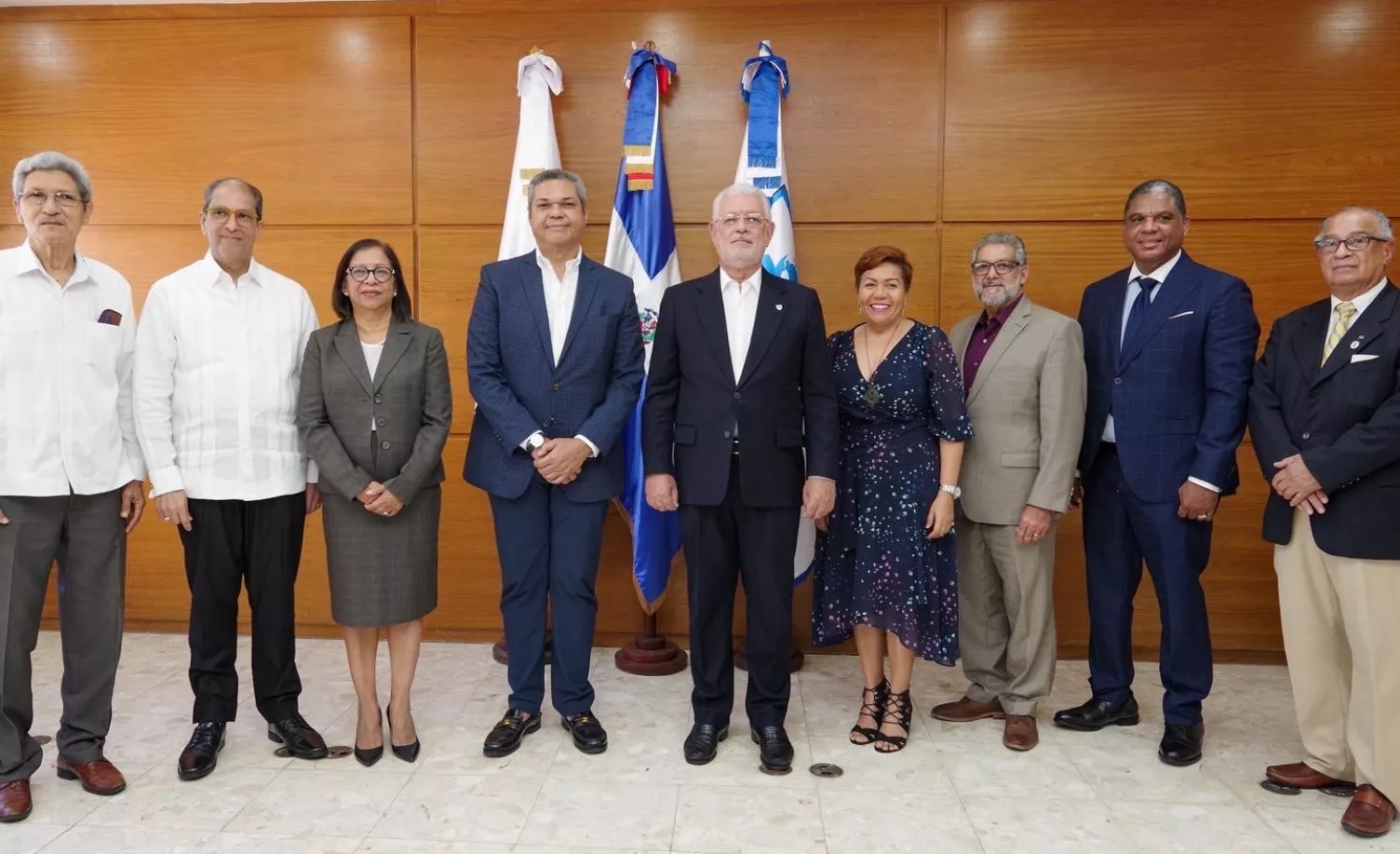 Representantes de ambas entidades durante la firma del acuerdo.