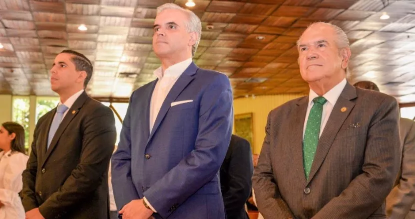 Seguro  de Salud con cobertura de RD$5,000 en medicamentos.