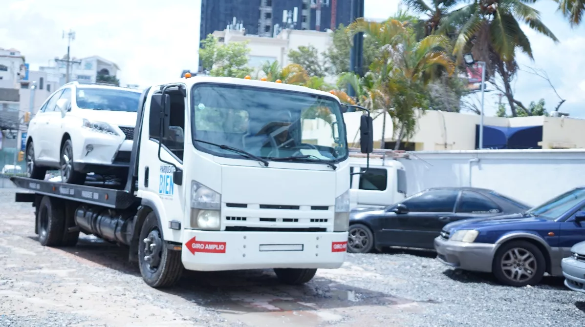 Vehículo trasladados por la grúa del programa piloto.  elieser tapìa