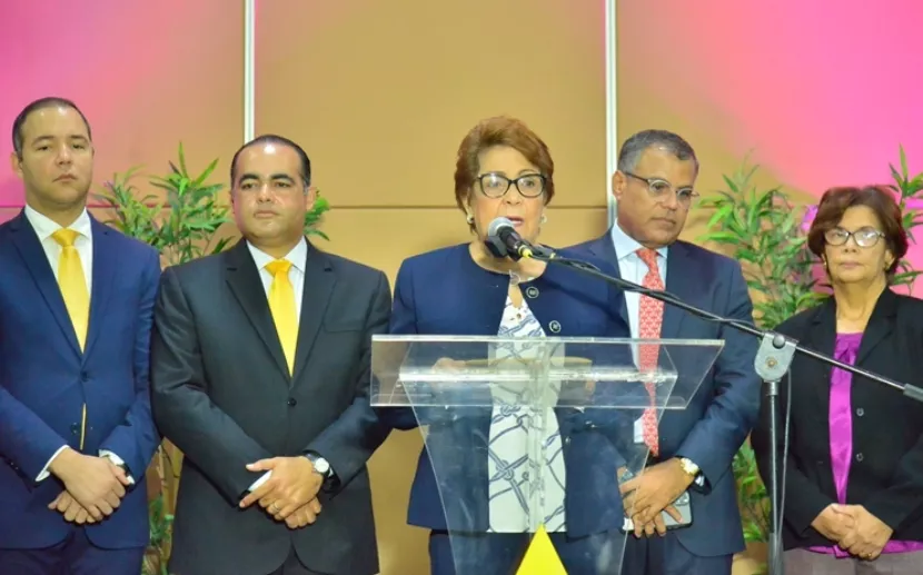 Alejandrina Germán coordina la consulta.