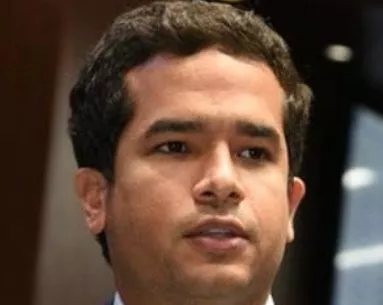 Omar anunció la iniciativa.