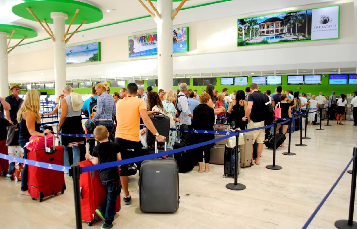 Cámara de seguridad Aeropuerto Internacional  de Punta Cana   devela  irregularidad.
