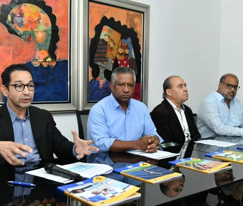 Rueda de prensa de libreros y autores nacionales.