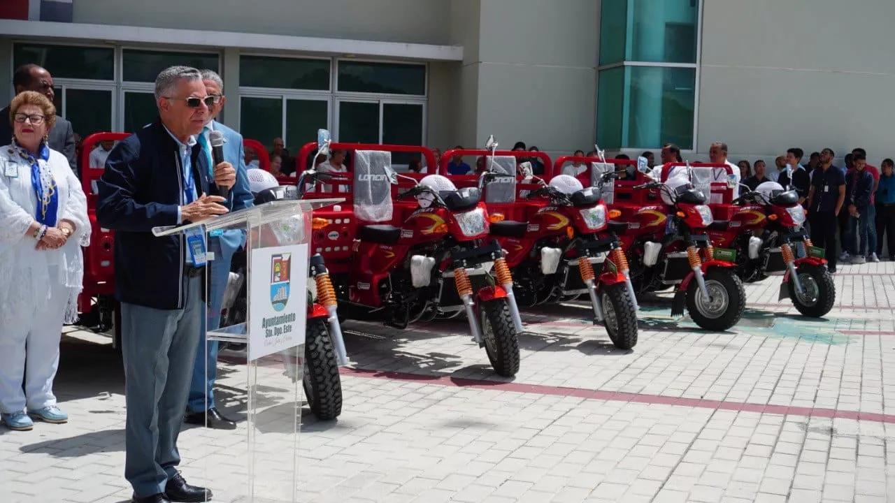 Ayuntamiento utiliza moto-cargas para recogida de desechos en SDE