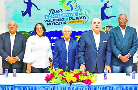 Desde la izquierda, Amado de la Cruz, Julia Mery Vásquez, Juan Barceló Salas, Cristóbal Marte y Amós Anglada.