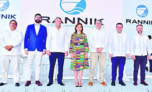 La vicepresidenta Raquel Peña, al centro, junto a los  ejecutivos de Grupo Rannik.