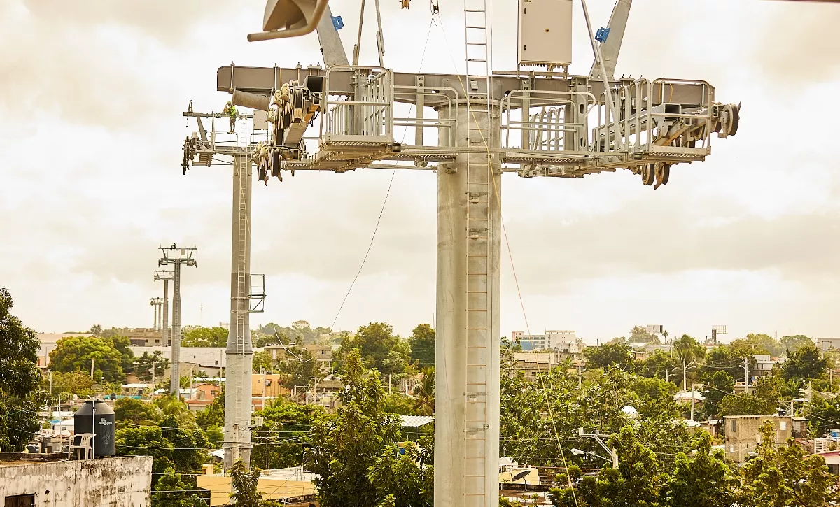 Vista del avance que registran los trabajos del Teleférico de Los Alcarrizos.