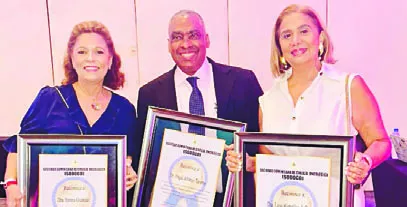 Los doctores Emma Guzmán, Alfonso Taveras y Luisa González.