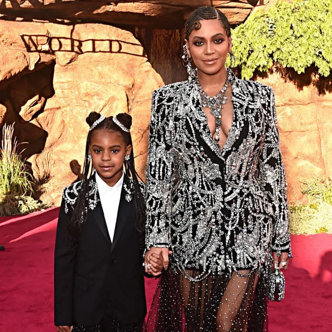 lun, 24 de octubre de 2022, 5:22 a. m. Blue Ivy con su madre Beyoncé credit:Bang Showbiz Blue Ivy con su madre Beyoncé