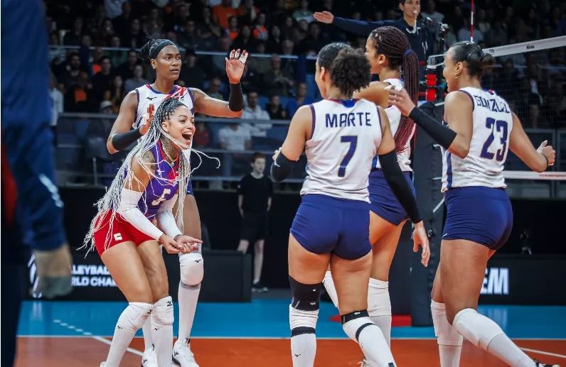 Jugadoras  del equipo dominicano  celebran.   fuente externa.
