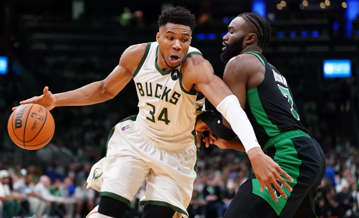 Giannis Antetokounmpo ayudó a los Milwaukee Bucks a ganar título en temporada  2020-21.